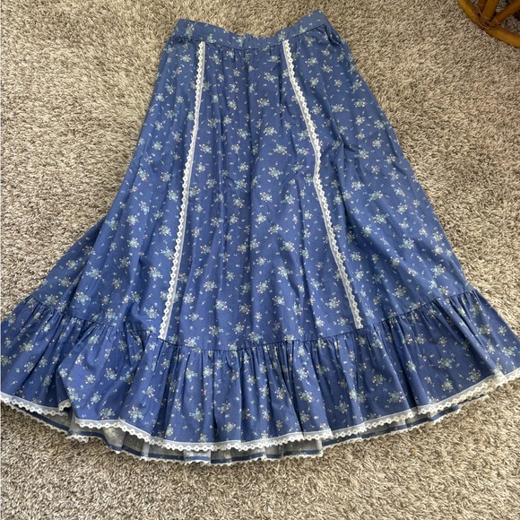 Vintage Dresses & Skirts - Vintage Blue Floral Maxi Skirt with White Lace Trim